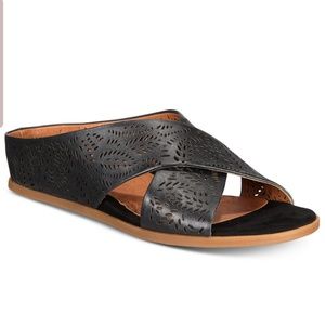 Baretraps - Danfi Sandals - Black